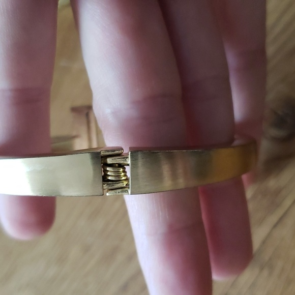 Gold look minimalist bracelet - Picture 3 of 3